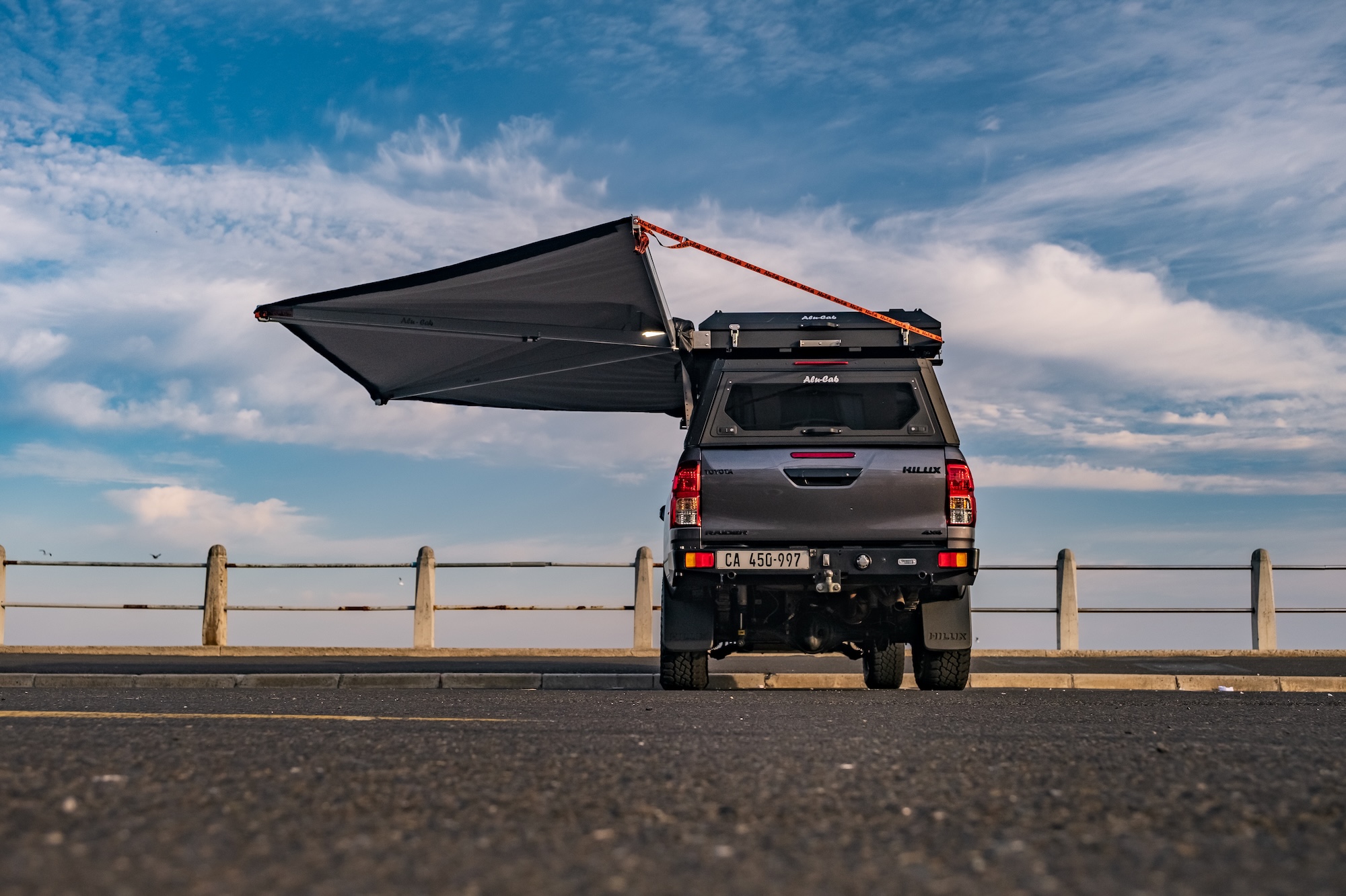 Alu Cab 2.6m 180° Shadow Awning LHS